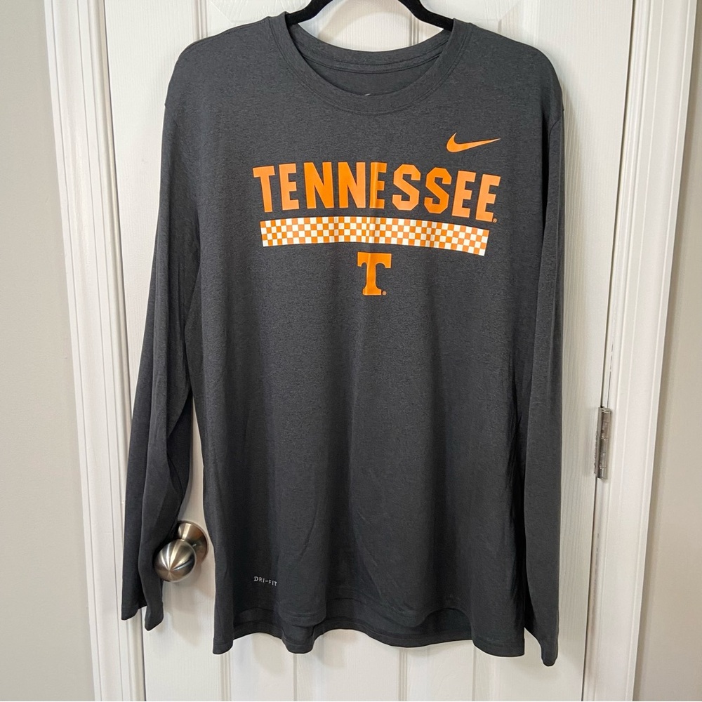 Nike Men’s Tennessee Volunteers DNA Legend Performance Long Sleeve Charcoal XL